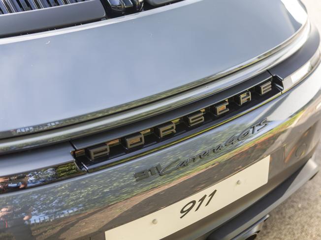 PORSCHE 911 Photo 39