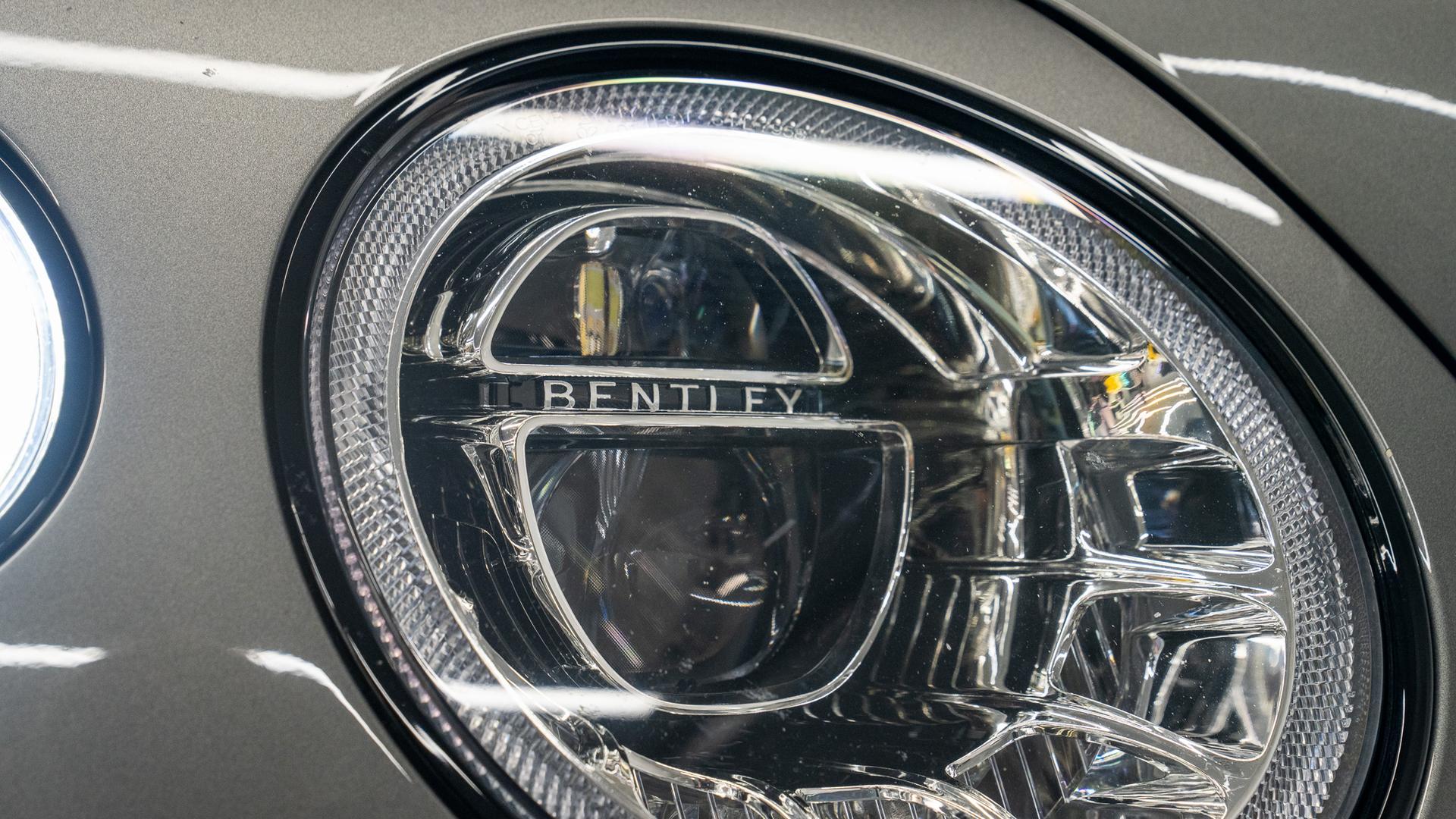 Bentley Bentayga V8 Photo 095aab8f-9ef6-436b-892b-9669654574a4.jpg