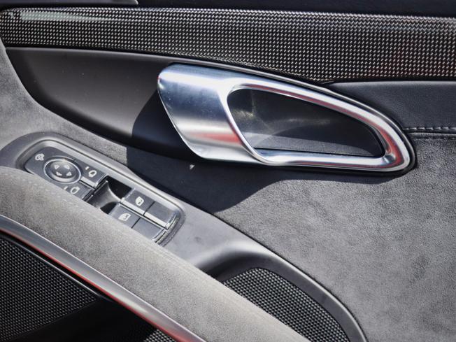 PORSCHE 718 Cayman Photo 18