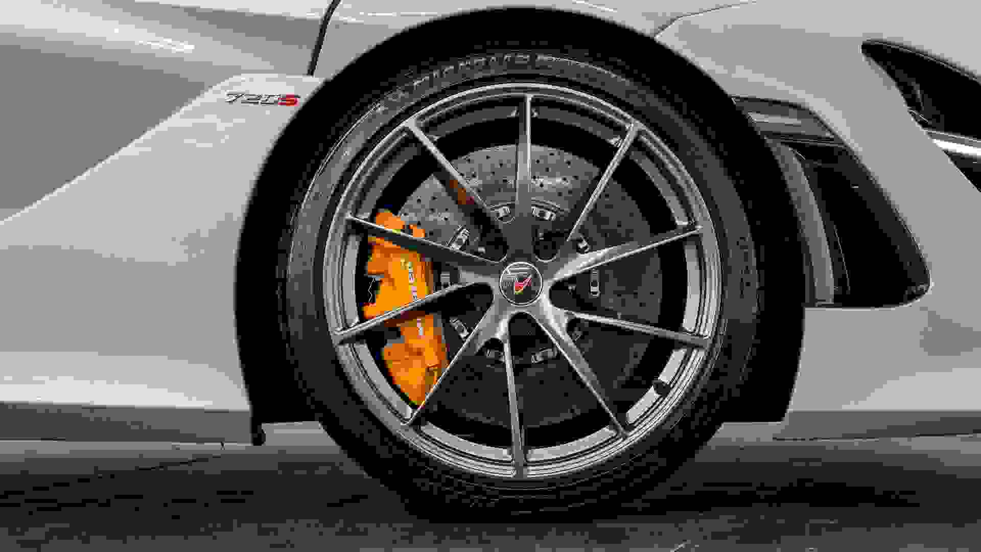 McLaren 720S Photo 09767a5f-9258-4170-9a70-16e340e67066.jpg