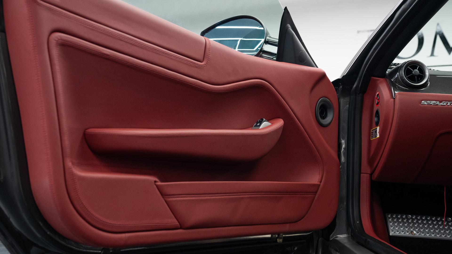 Ferrari 599 Photo 09a379a8-cd66-4181-b960-6f21b8378816.jpg