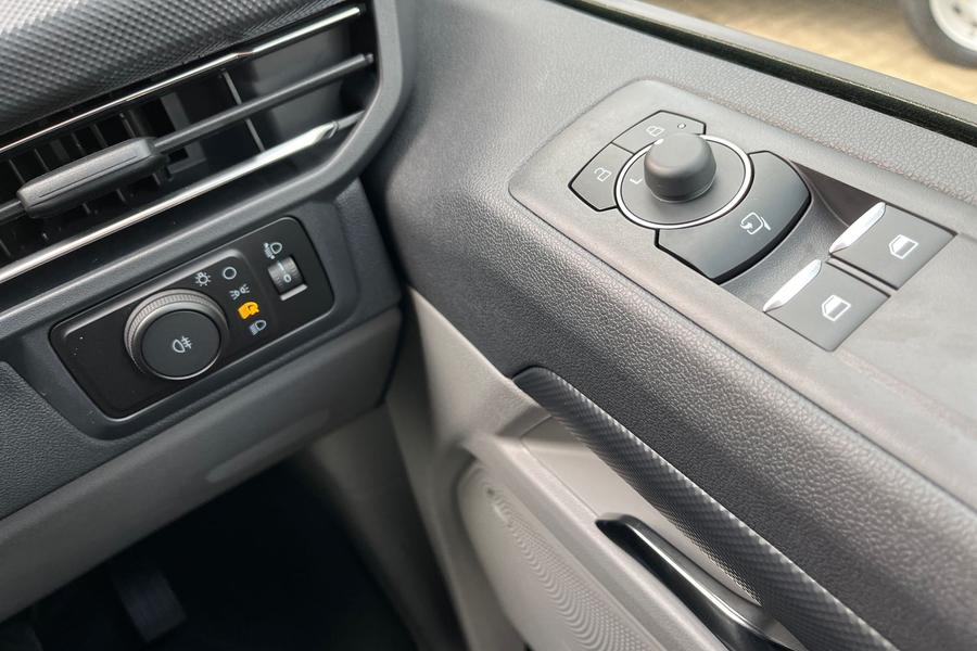 Ford TRANSIT CUSTOM Photo 09b27e73-89bc-4d63-9e52-47ccef80d1c3.jpg