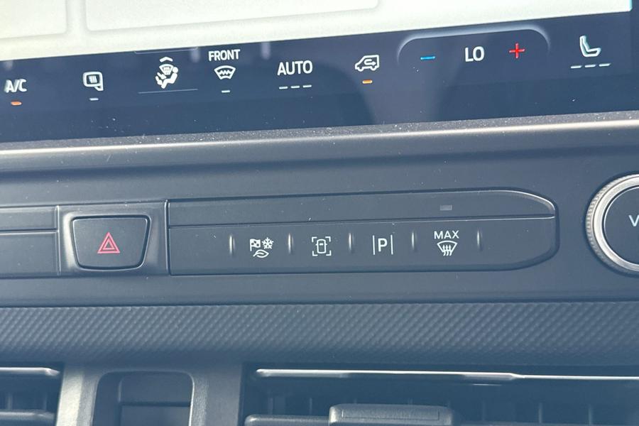 Ford TRANSIT CUSTOM Photo 09b4f24c-2d68-4a58-aae1-cb0236dcd480.jpg