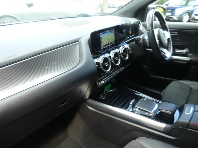 Mercedes-Benz GLA Photo 09c0fc63-5882-4d86-918c-c7739cd2ac88.jpg