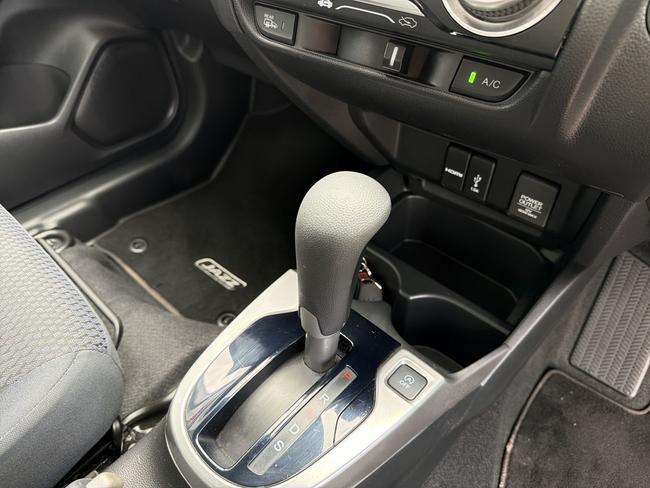 Honda Jazz Photo 09edff39-37aa-42bb-ba38-1bc0e3635724.jpg