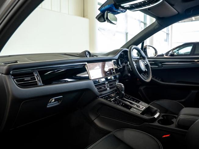 PORSCHE Macan Photo 17