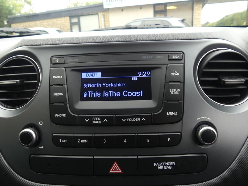 Hyundai i10 Photo 0a0fe4bf-8b1b-445f-be59-11673184c885.jpg
