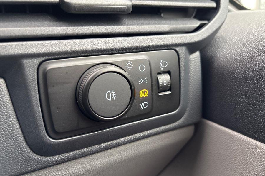 Ford E-TRANSIT CUSTOM Photo 0a1a4f7d-3b22-4c59-97bd-dc3f7bcbb7fd.jpg
