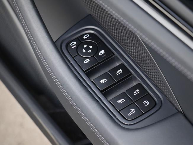 PORSCHE Panamera Photo 14