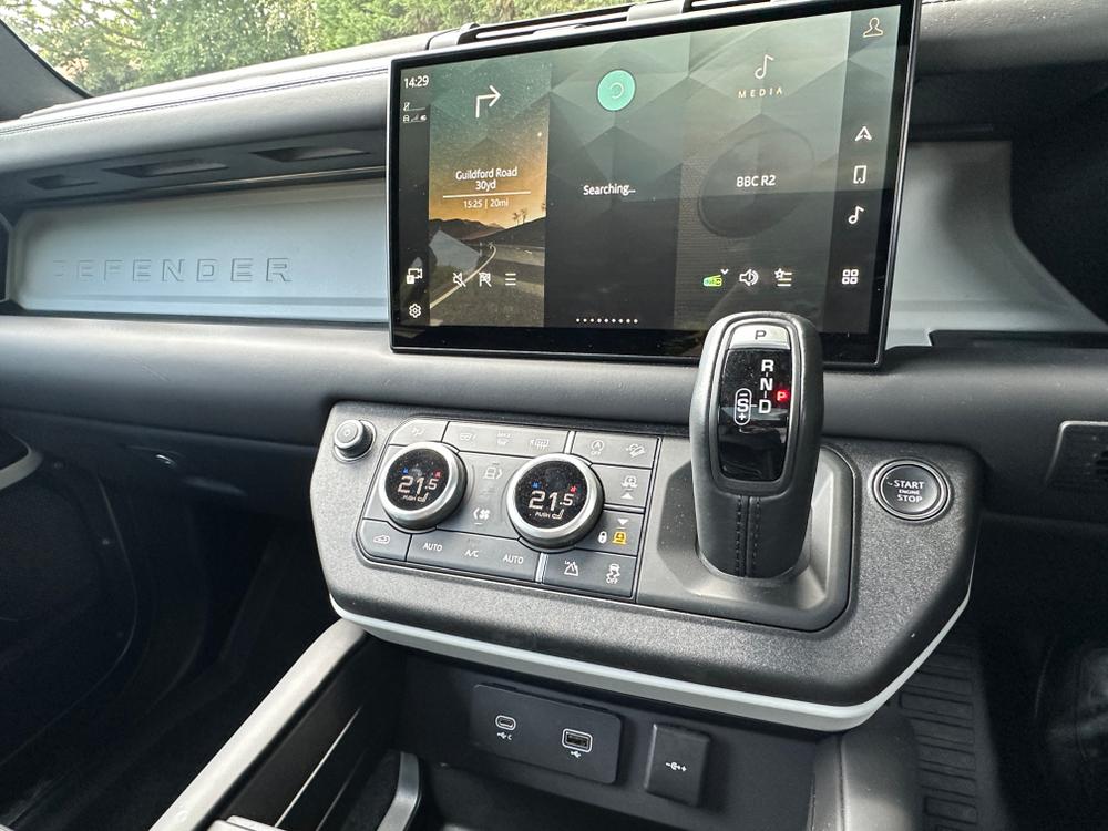 Used Land Rover Defender 110 GX73USE 34