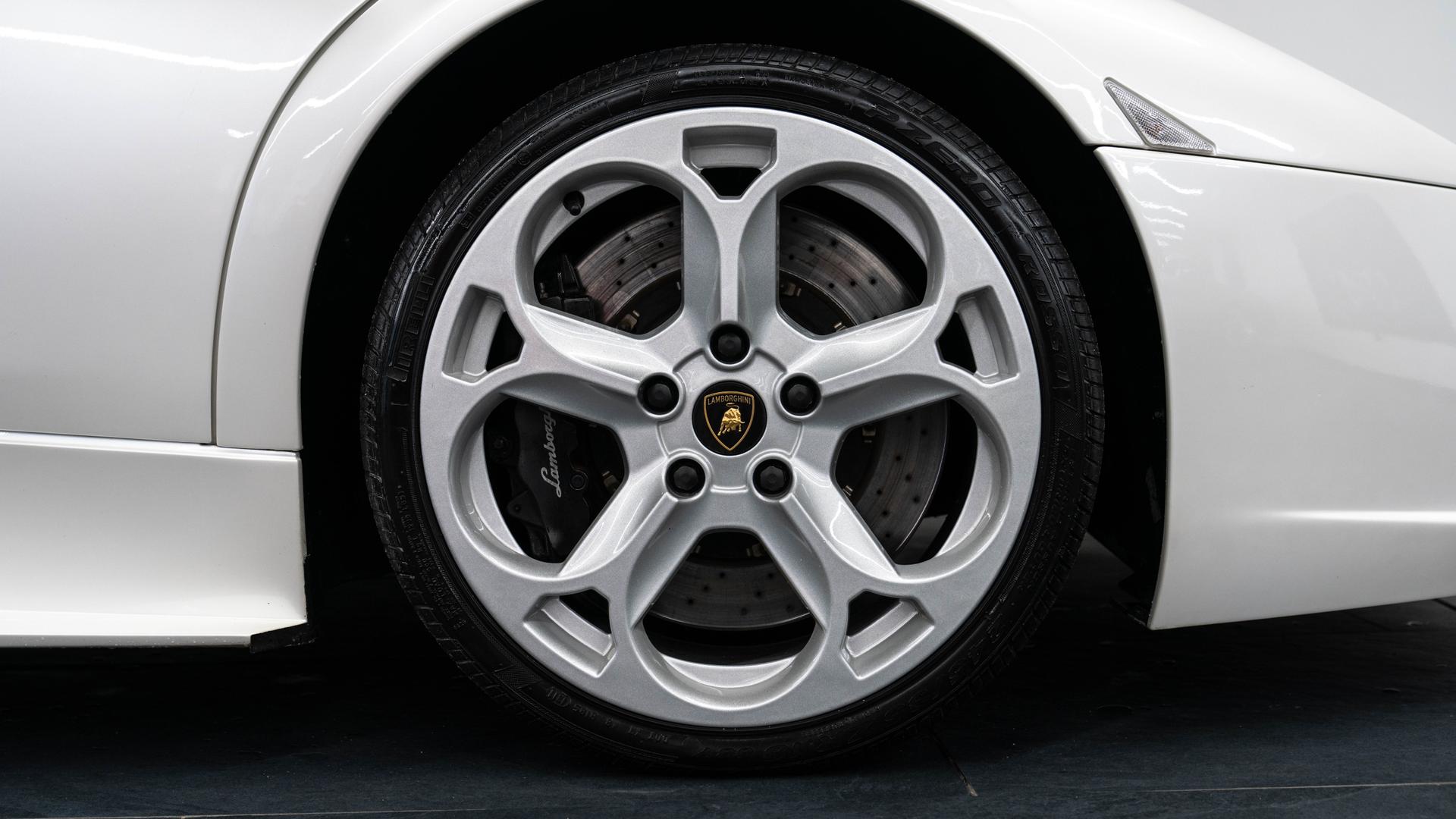 LAMBORGHINI Murcielago Photo 0a5dd6b8-92e1-4086-8701-ed79113e8eca.jpg