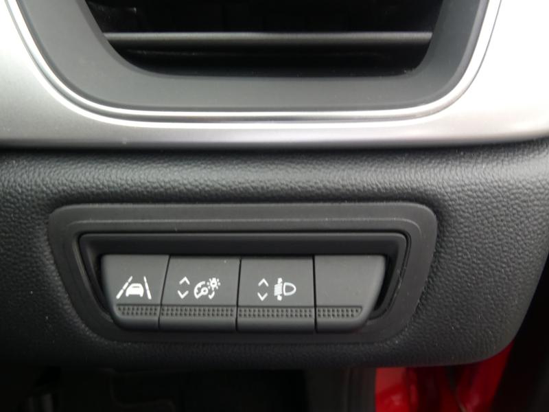 Renault Captur Photo 0a69b631-46aa-471c-a4b8-36039d62047a.jpg