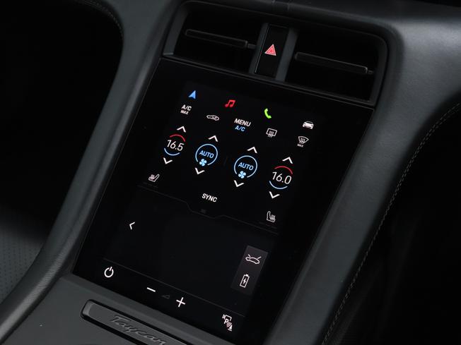 PORSCHE Taycan Photo 13