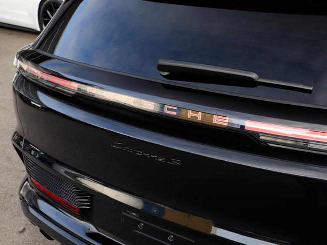 PORSCHE Cayenne Electric Photo 26