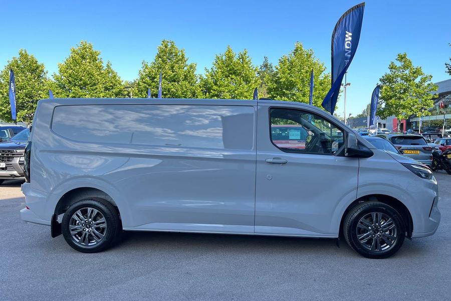 Ford TRANSIT CUSTOM Photo 0a703399-1d88-4a54-a778-095bb1215760.jpg