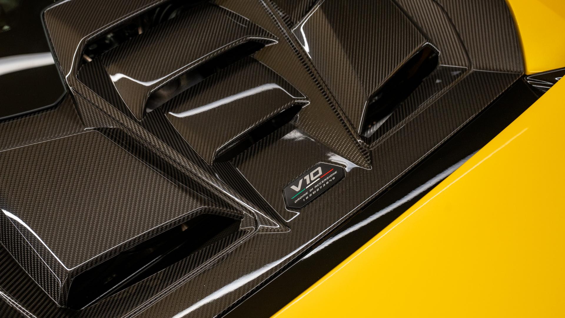 LAMBORGHINI Huracan Photo 0a7d3bd4-5447-4904-99cc-bb3e6c62e105.jpg