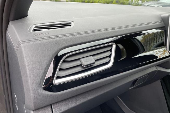 VOLKSWAGEN T-Roc Photo 43