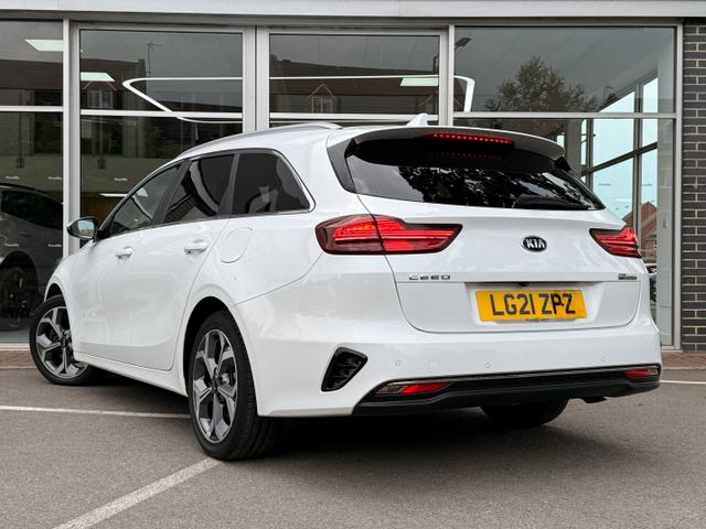 Kia Ceed Photo 0aa21614-c94a-4636-91e5-595ee2b6a8dc.jpg