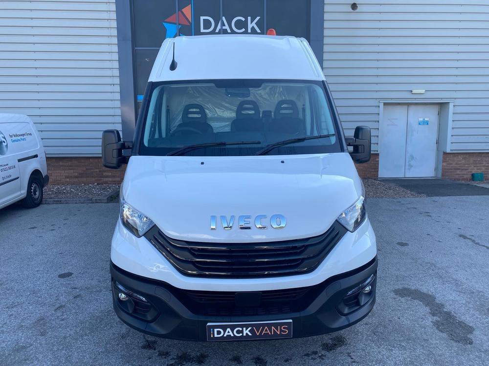 Iveco Daily 35S14 Photo 0ac5a3f0-14cc-4e4b-81ce-d21aa5eb822c.jpg