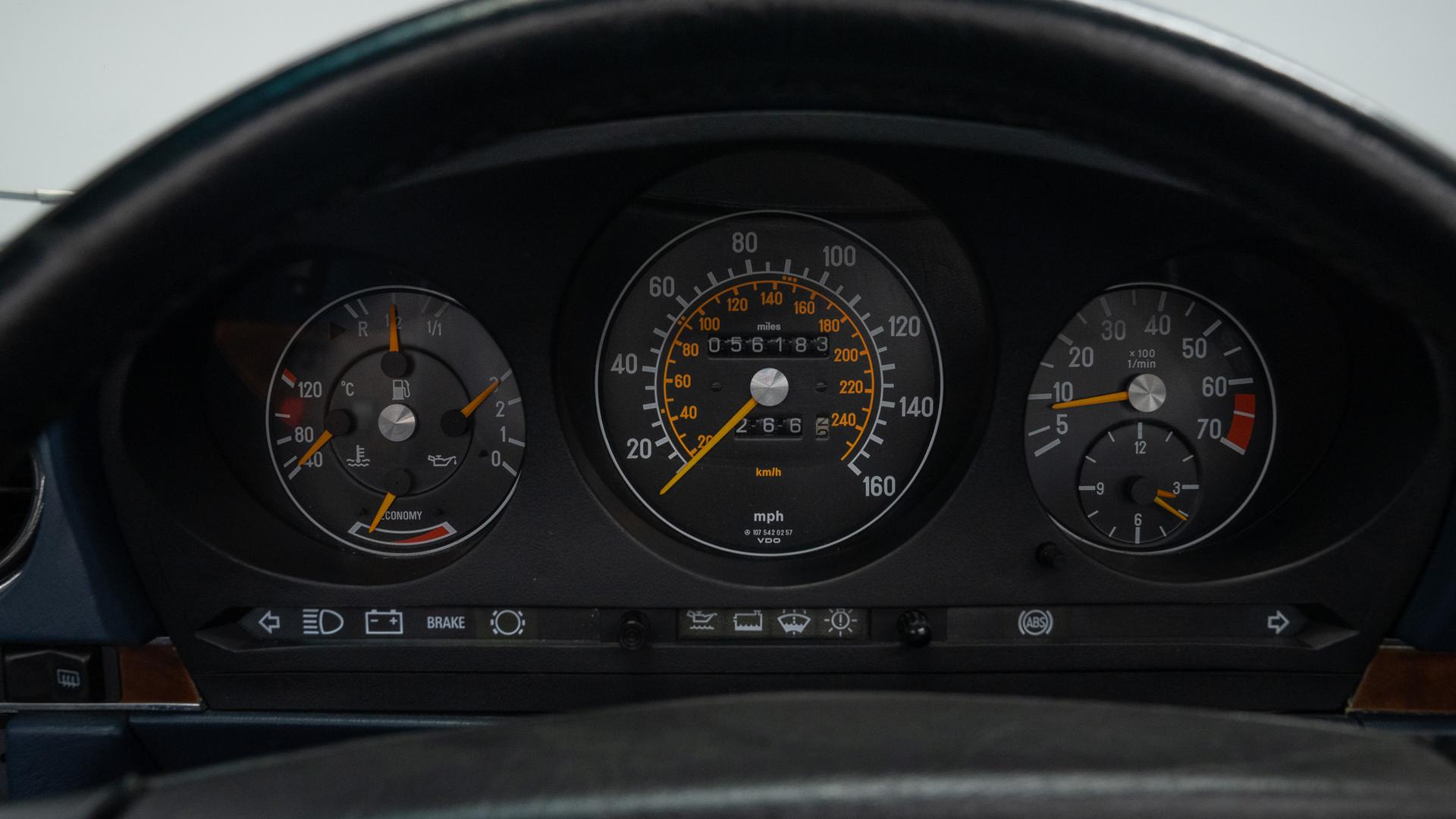 Mercedes-Benz 300 Photo 0ace2d1b-e22b-46d0-8e15-bcfbc981f9f3.jpg