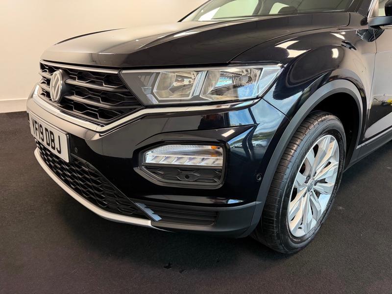 Volkswagen T-Roc Photo 0acff4a0-7f15-438c-a214-b42dace0ca96.jpg