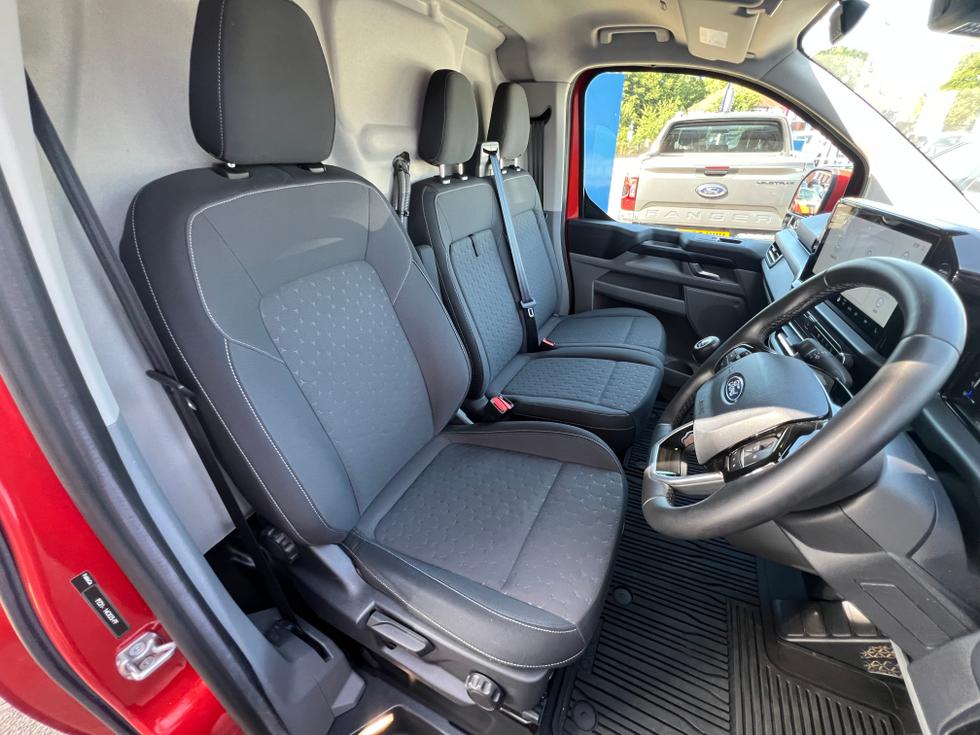 Ford Transit Custom Photo 0ad0507b-3f9e-4422-ac2b-4b39f7afab4a.jpeg