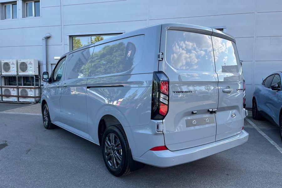 Ford TRANSIT CUSTOM Photo 0b049573-8971-4012-9b5a-4d8578e3b262.jpg