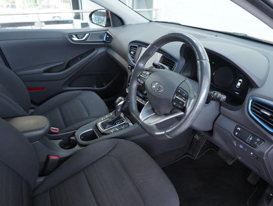 Hyundai IONIQ Photo 0b0f268d-115e-4c85-abba-8deedc83a142.jpg
