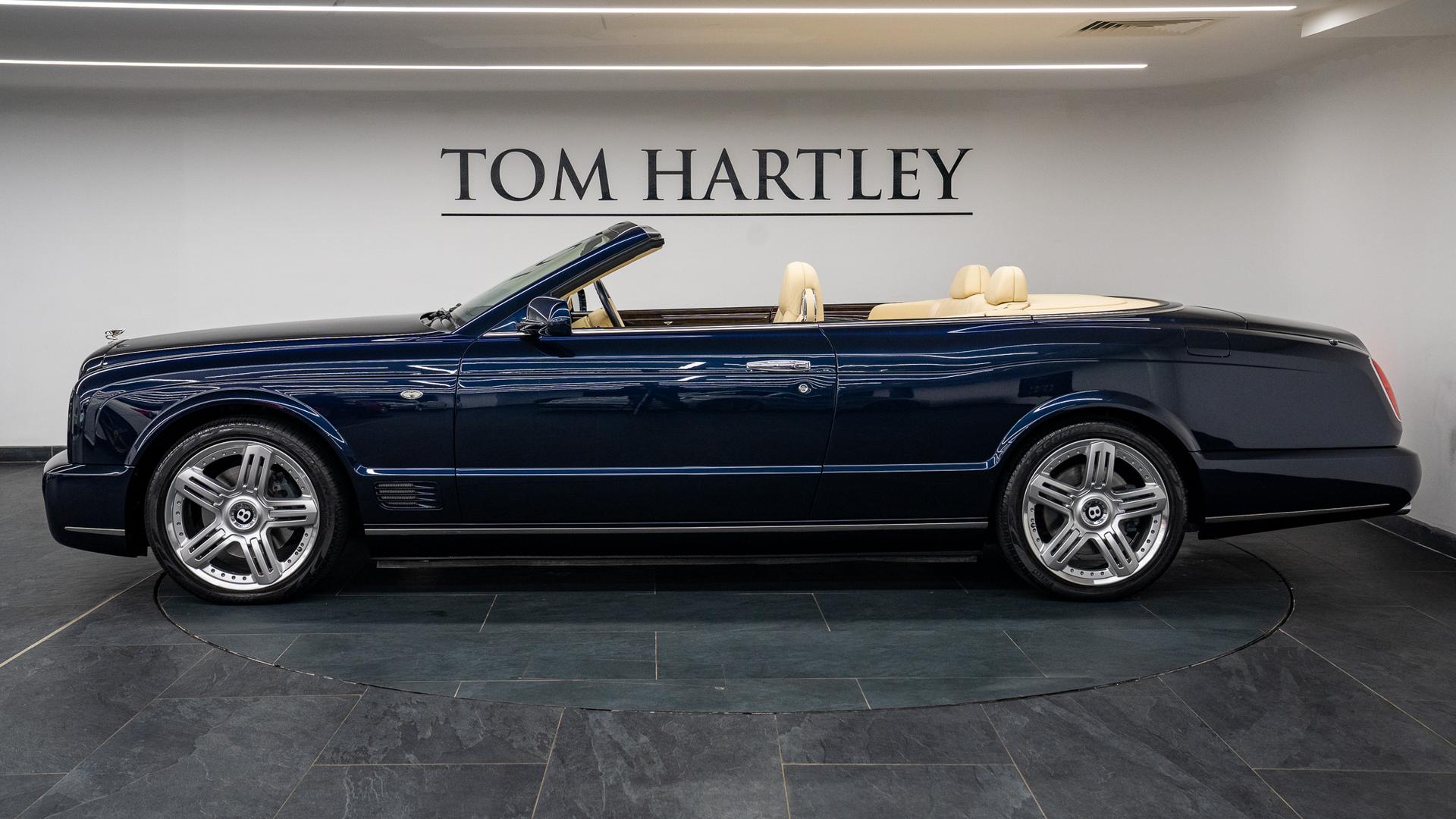 Bentley Azure Photo 0b11f53b-b305-471d-9e6d-69980e6acd8a.jpg
