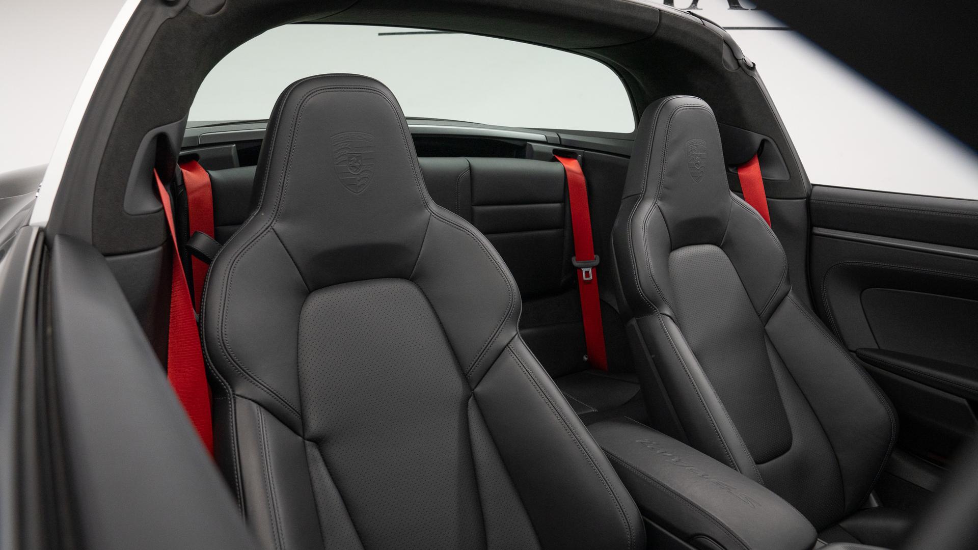 Porsche 911 Photo 0b125aef-72e1-4c07-8454-c8e1a1c89ead.jpg