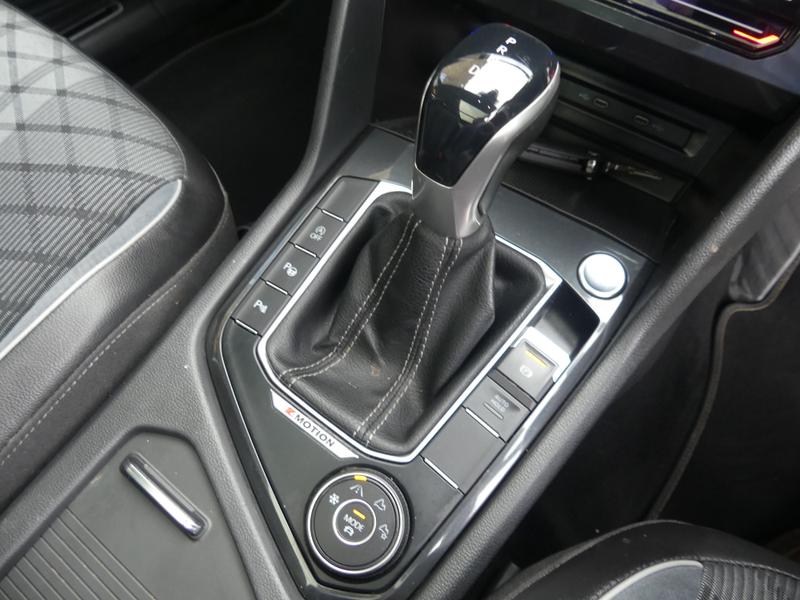 Volkswagen Tiguan Photo 0b197610-fec1-49c1-957f-58276edecba9.jpg