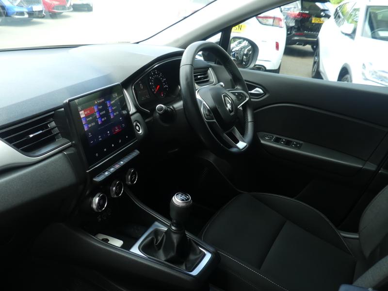 Renault Captur Photo 0b19f24d-aaa3-48a9-9b39-8f87168640b0.jpg