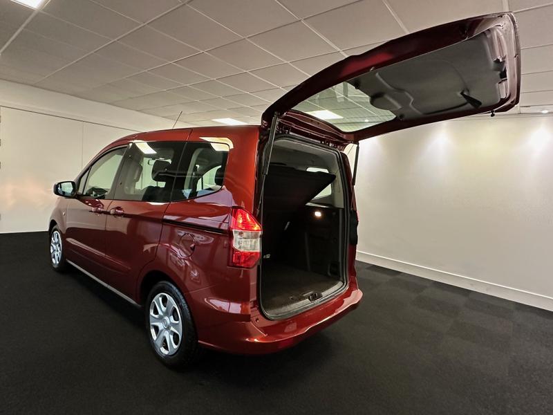 Ford Tourneo Courier Photo 0b228039-4637-4620-a1b1-e8741707242d.jpg