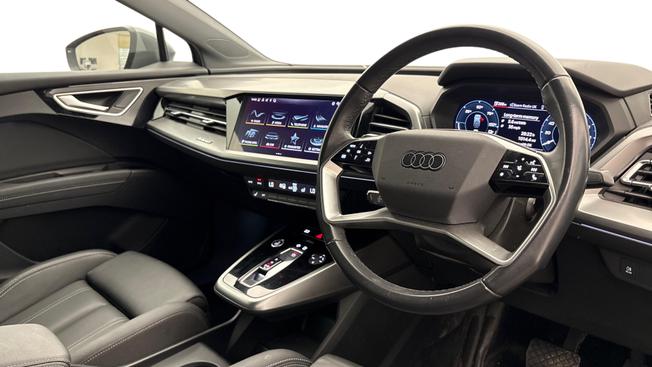 Audi Q4 e-tron Photo 6