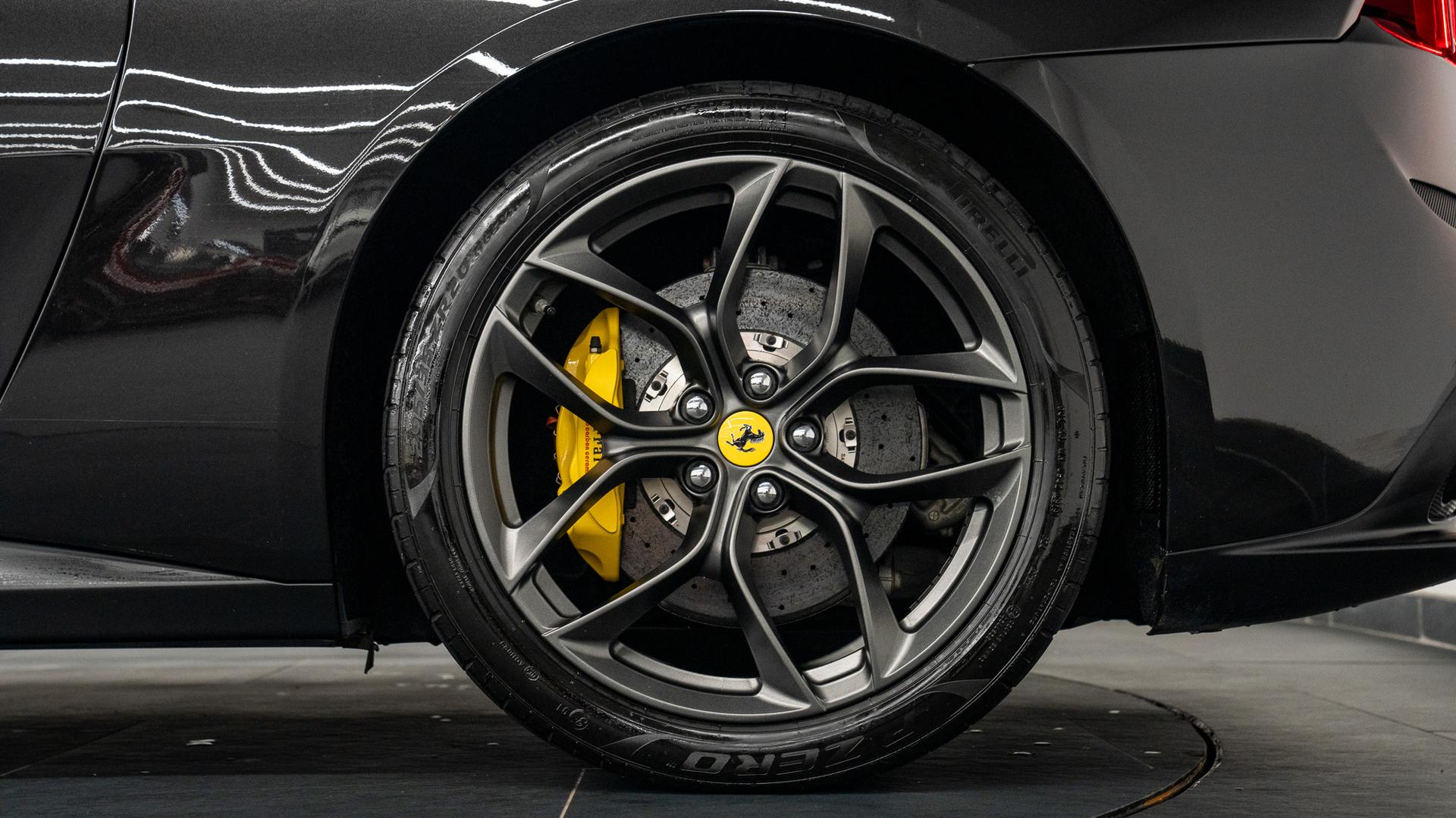 Ferrari GTC4 Lusso Photo 0b2aeaef-7622-4ca5-ae26-1bee36a31b22.jpg