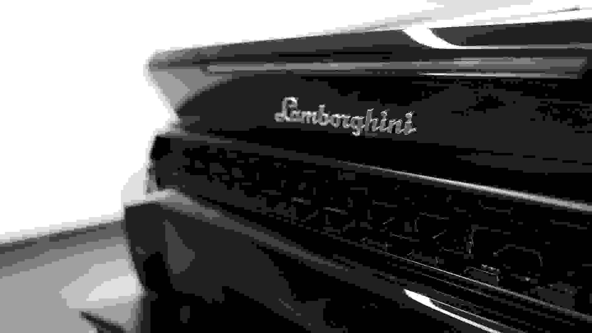 Lamborghini Huracan Photo 0b39acdf-9925-4816-9adf-bb6d562fbbcd.jpg