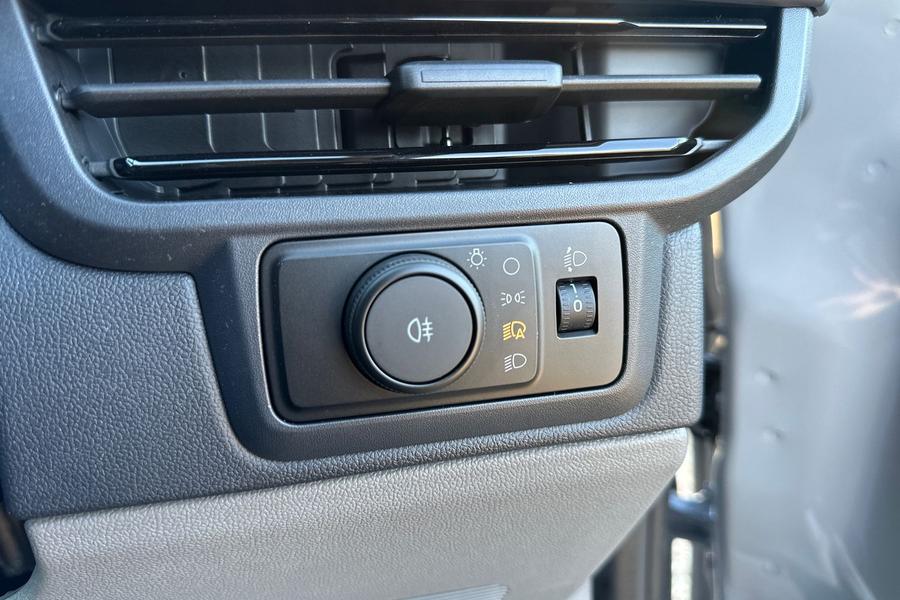 Ford E-TRANSIT CUSTOM Photo 0b4709dc-217a-47bd-af64-6e61c9de6bc0.jpg