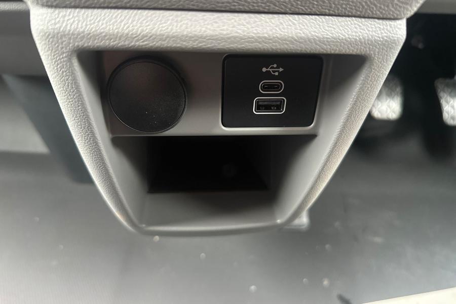 Ford TRANSIT CUSTOM Photo 0b4da4f9-0798-4fd3-a37a-21e1b9a6acc4.jpg