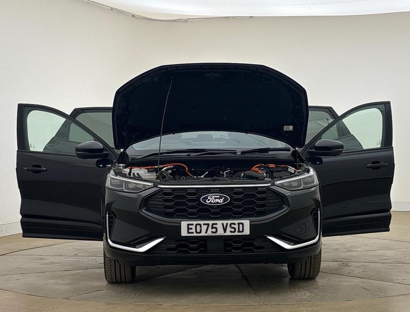 Ford Kuga Photo 0b61857c-1eba-4b96-9037-19036a2668f0.jpg