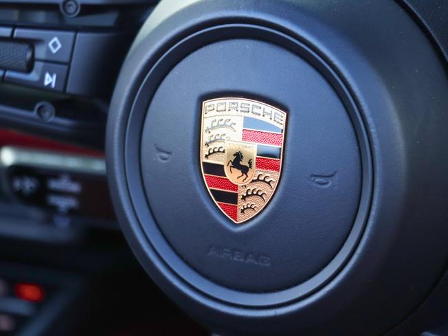 PORSCHE 911 Photo 17