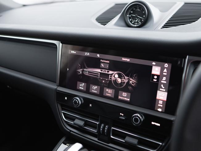 PORSCHE Macan Photo 17