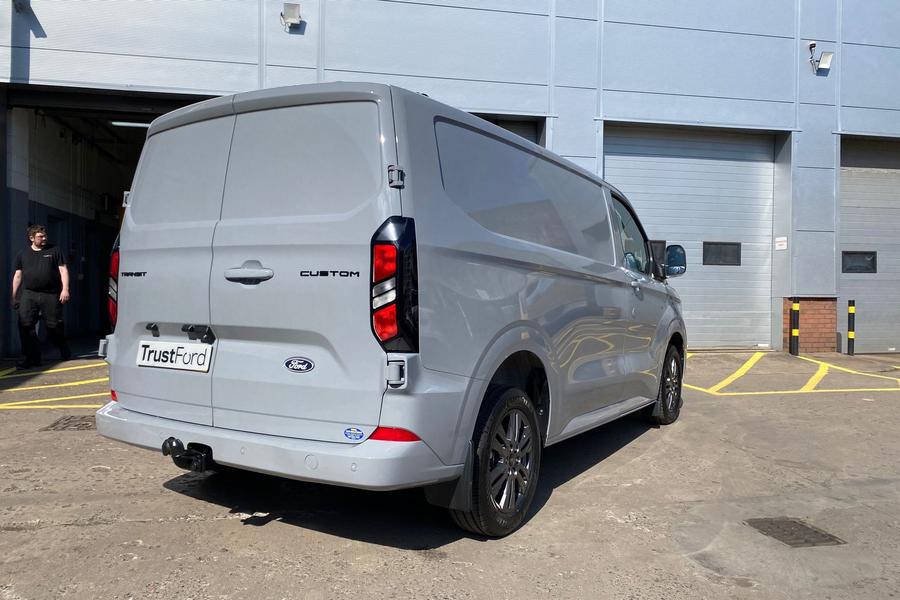 Ford TRANSIT CUSTOM Photo 0b82021d-ebbd-4141-bb9f-c6fd2ddb78ad.jpg