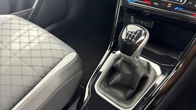 VOLKSWAGEN T-Roc Photo 22