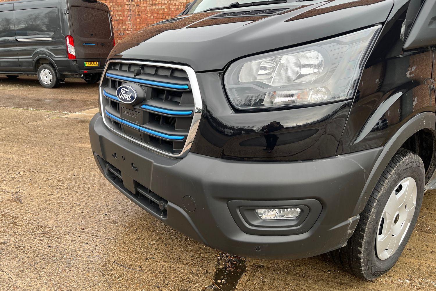 Ford E-TRANSIT Photo 17