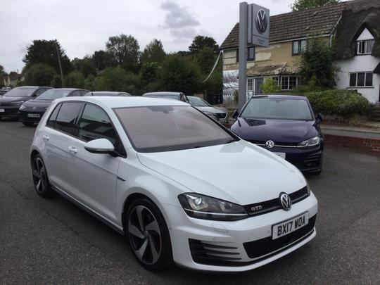 Volkswagen Golf Photo 0ba3f255-6335-42c3-a486-4d4b530249e2.jpg