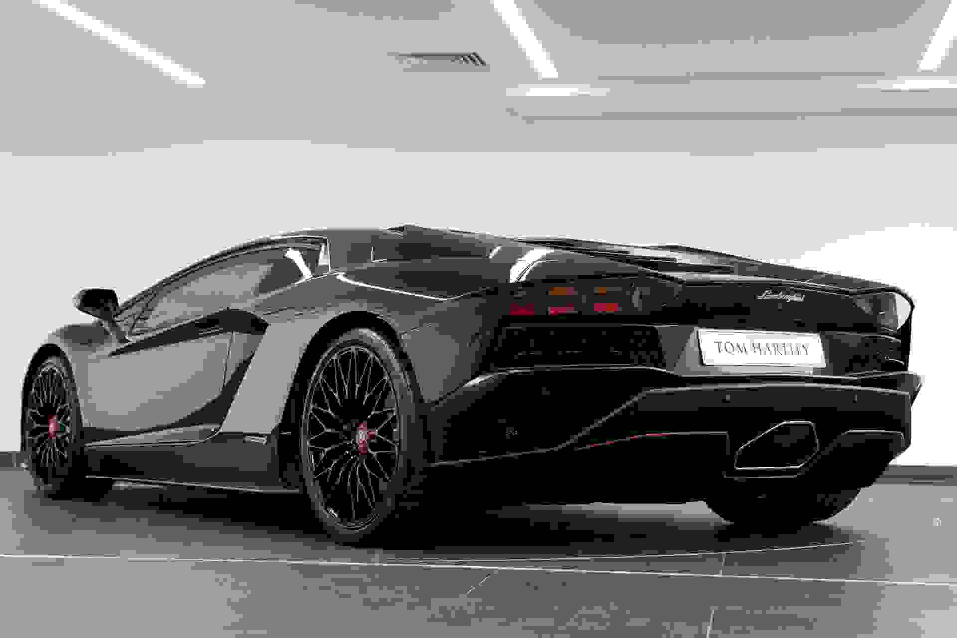 Lamborghini AVENTADOR S Photo 0bacfb70-96c2-4473-871b-fa54b27908c9.jpg