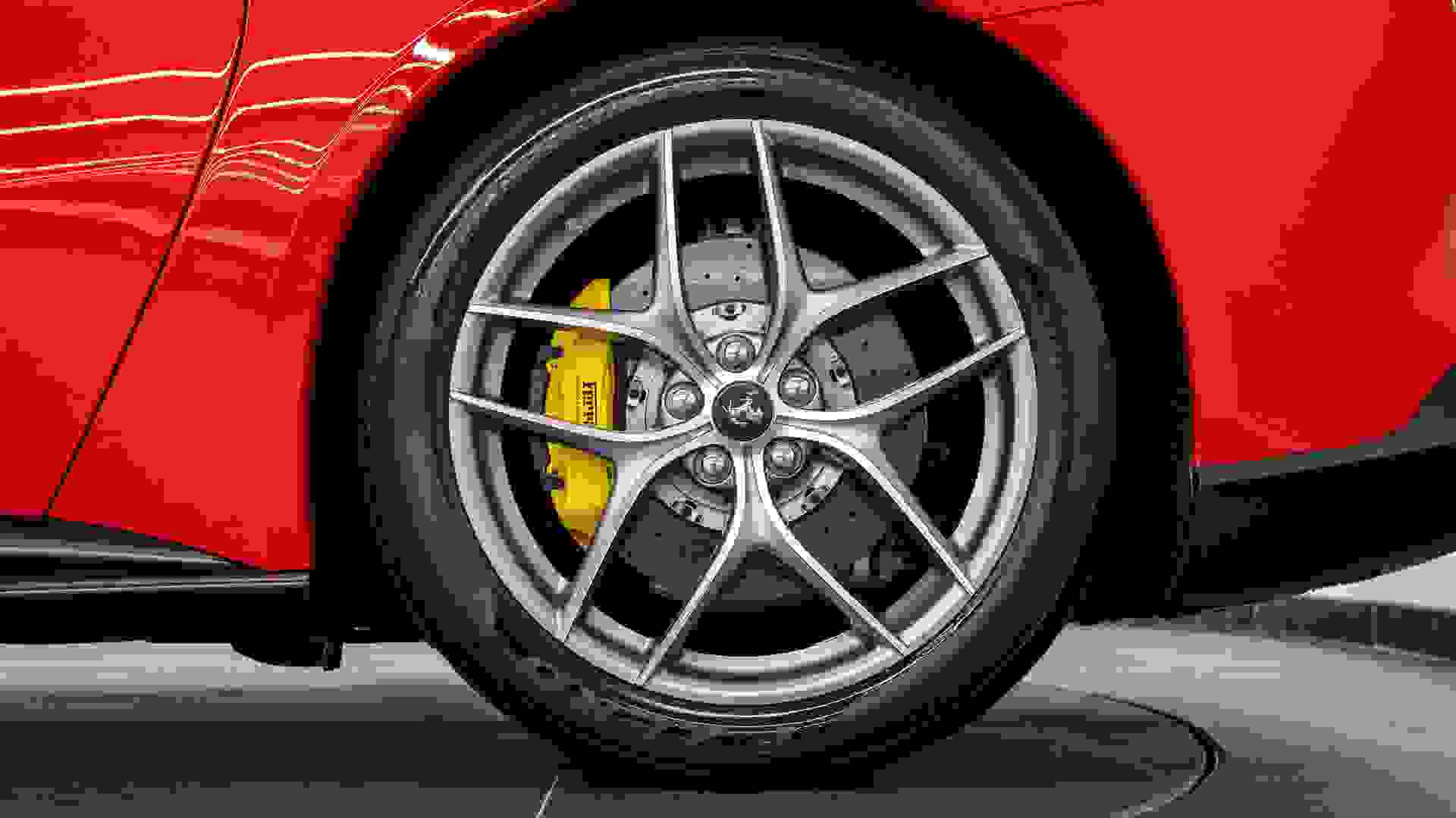 Ferrari F12 Photo 0bb68cd5-113c-4379-aff9-b679a07036b3.jpg