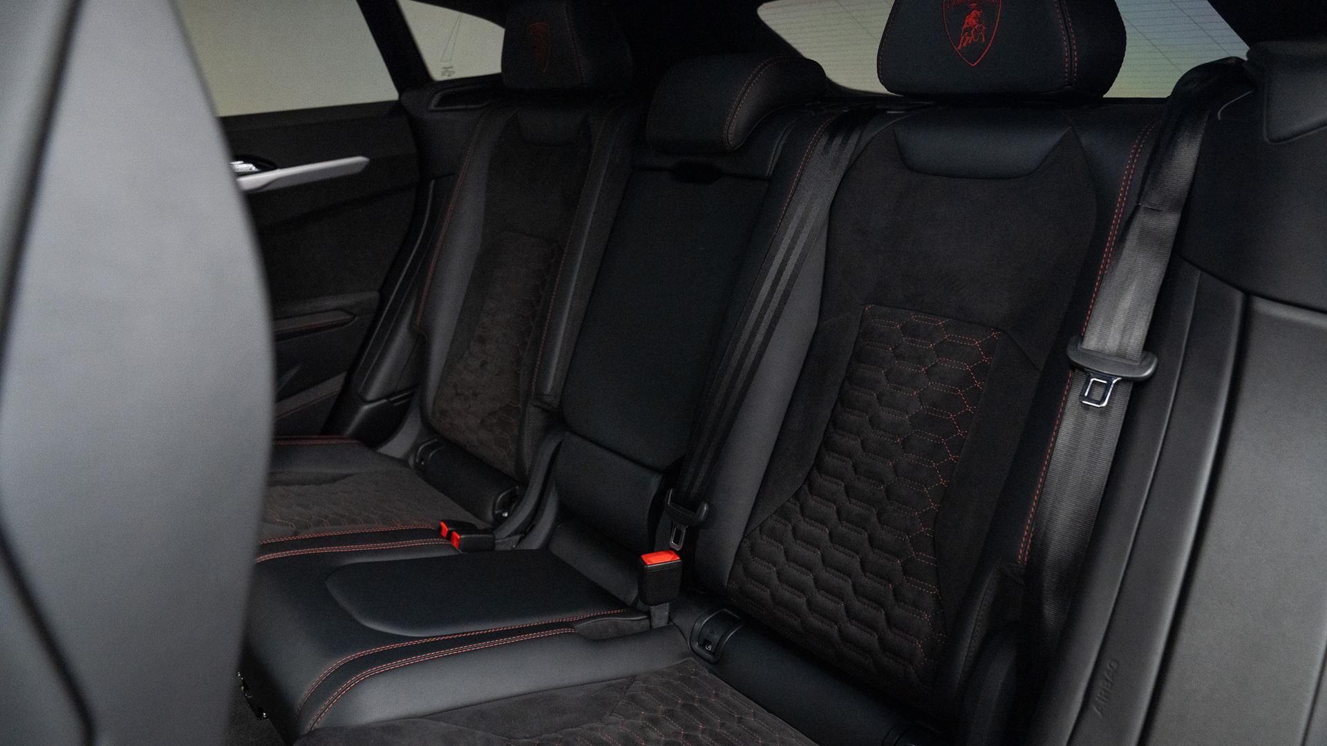 LAMBORGHINI Urus Photo 0bbcd414-5569-48b6-9f59-cb3d864161f8.jpg
