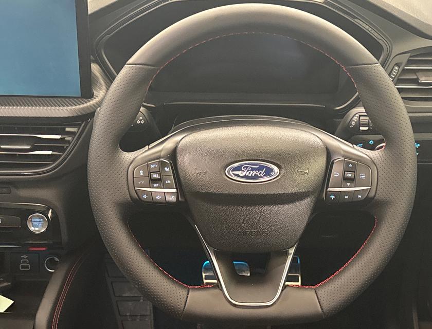 Ford Kuga Photo 0bd8d5cc-fe3b-46b1-8013-3090f5679565.jpg