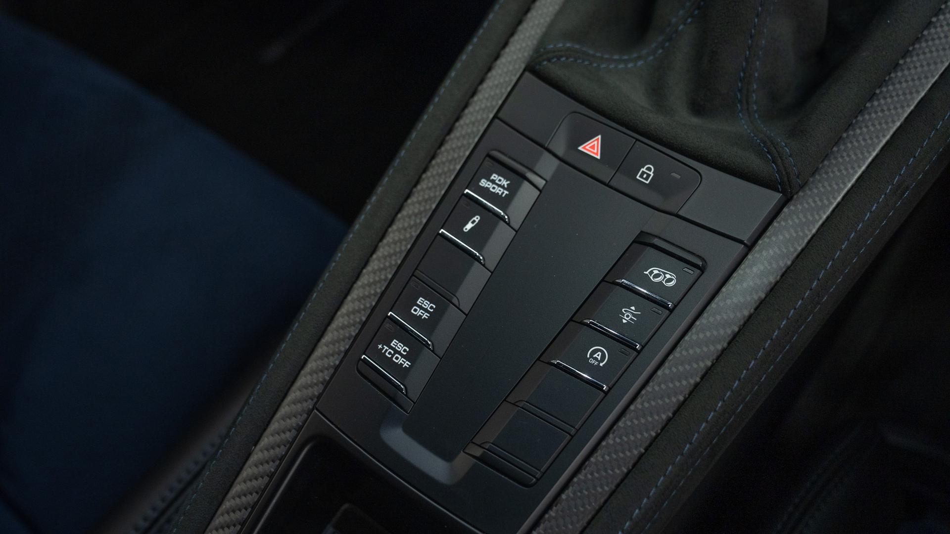 Porsche 718 Cayman Photo 0bd9a07b-0f8d-4131-81c5-7fc5cec66c96.jpg